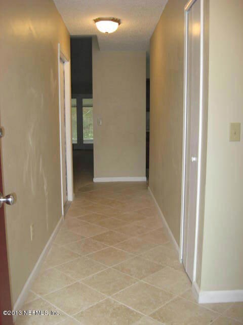 238 Aquarius Cir W, Jacksonville, FL 32216 - photo 3