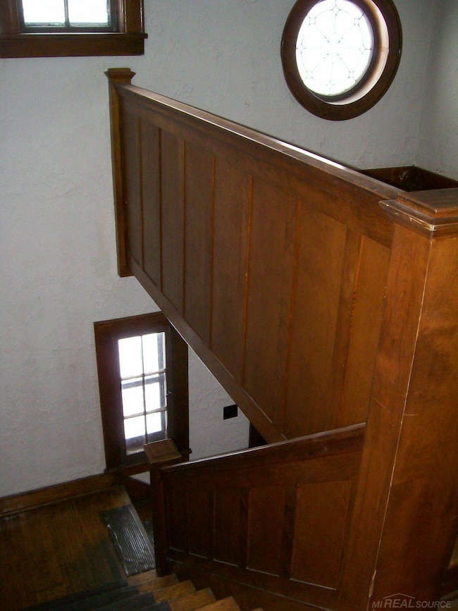 108 N Thompson St, Jackson, MI 49202 - photo 4