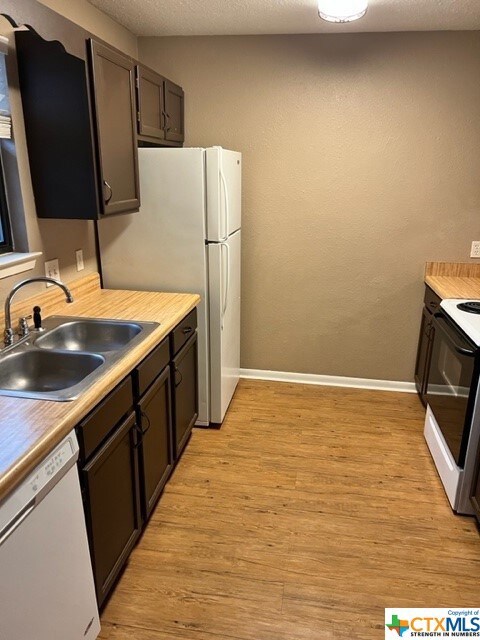 413 Faris St unit B, San Marcos, TX 78666 - photo 3