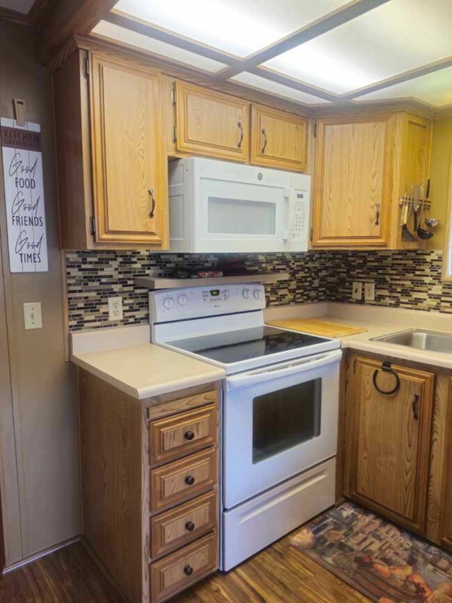 5055 E University Dr unit J8, Mesa, AZ 85205 - photo 3