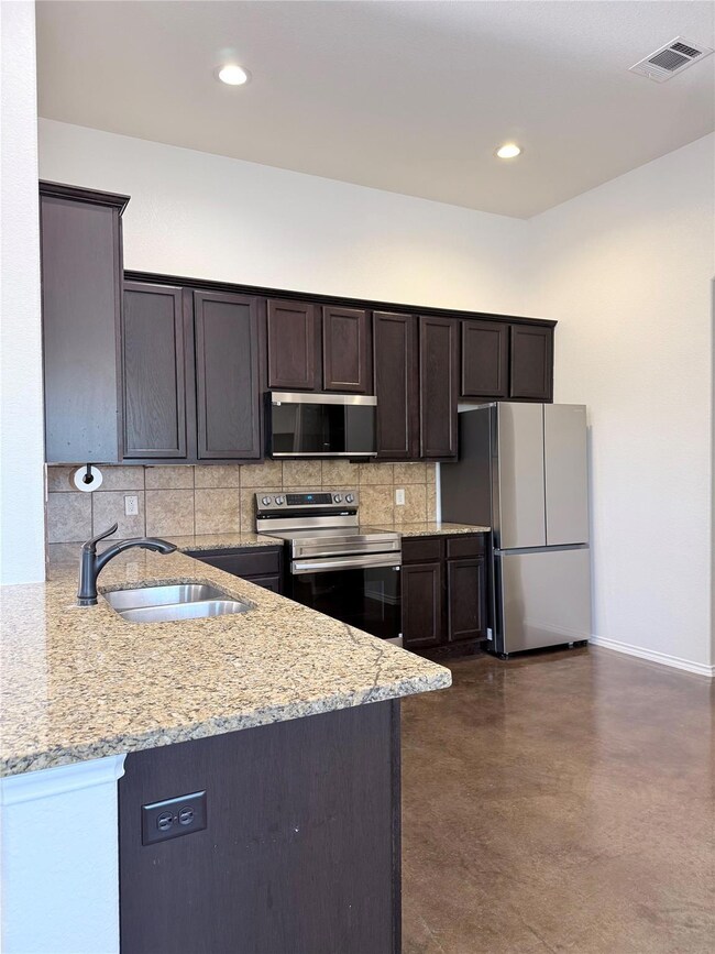 623 Jack Rabbit Ln unit B, Hays, TX 78610 - photo 5