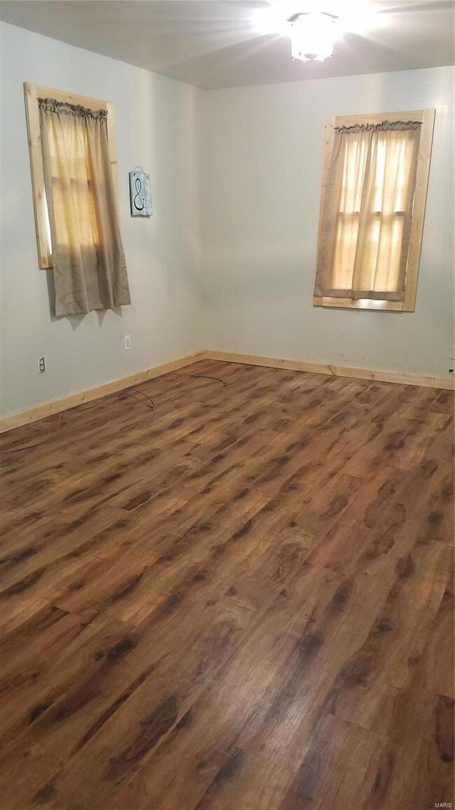 302 N Locust St, Dixon, MO 65459 - photo 4