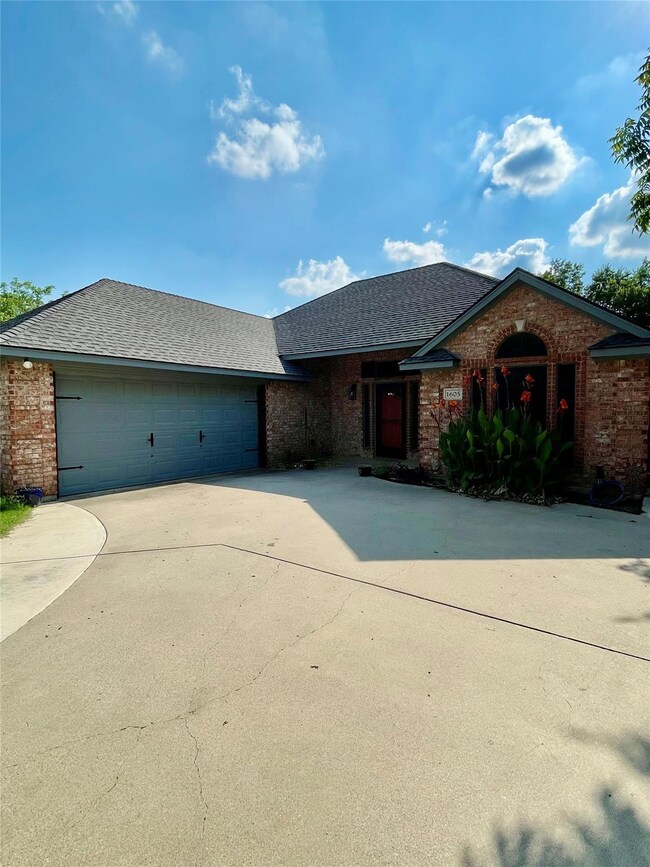 1605 N McDonald Ave, Decatur, TX 76234 - photo 2