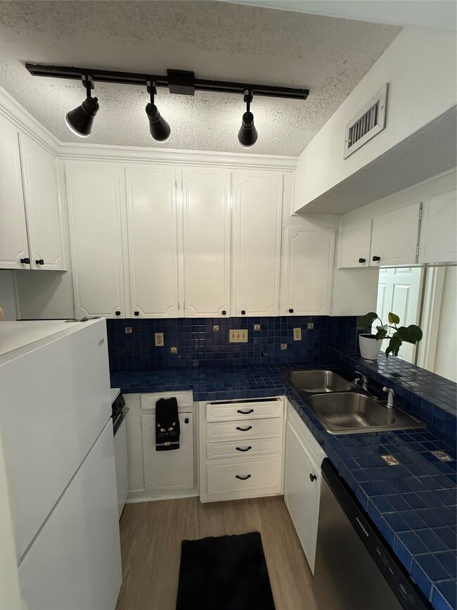 3400 Timmons Ln unit 15, Houston, TX 77027 - photo 5