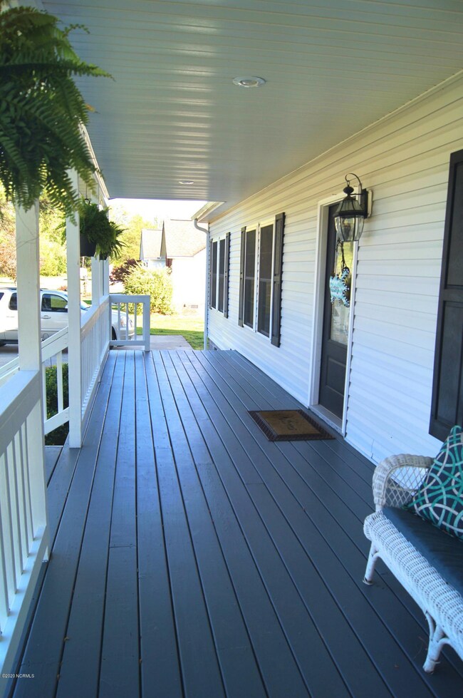 004_FrontPorchView3
