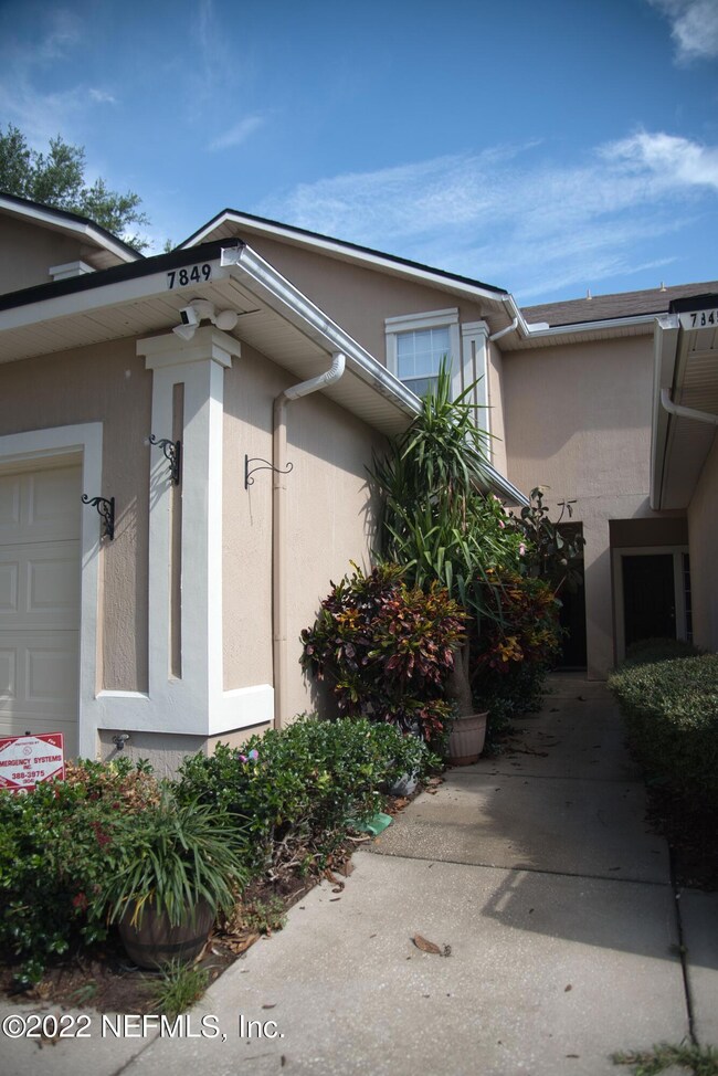 7849 Playpen Ct, Jacksonville, FL 32210 - photo 2