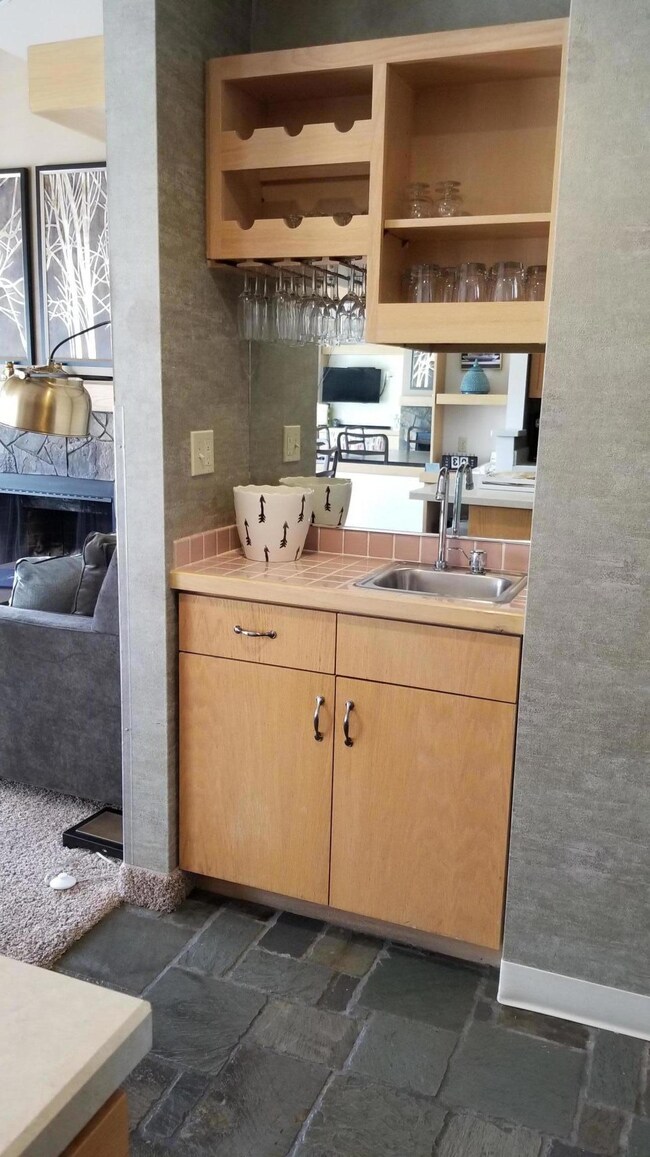 wet bar between kit & living