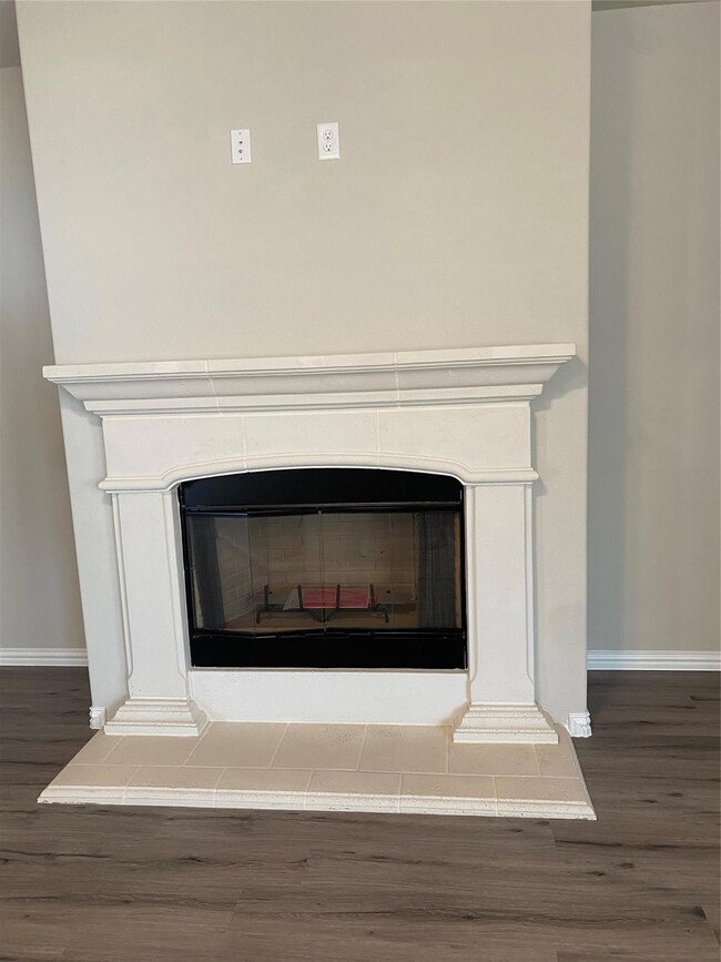 712 Ascot Ct, Ennis, TX 75119 - photo 4