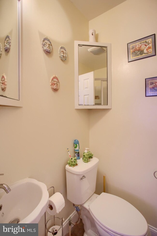 1633 Locust St, Reading, PA 19604 - photo 3