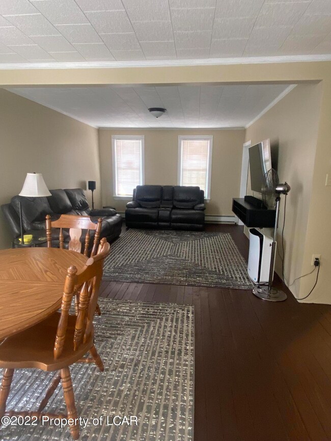 Family/Dining Room Combo