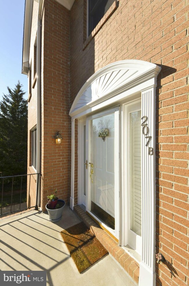 207B Locust St SE unit O, Vienna, VA 22180 - photo 5
