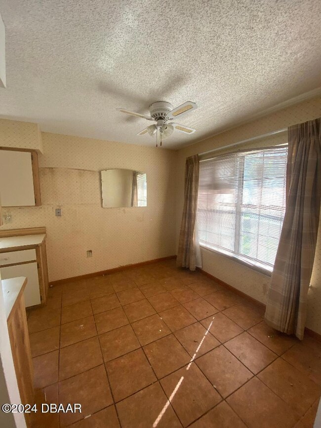 840 80 dining area