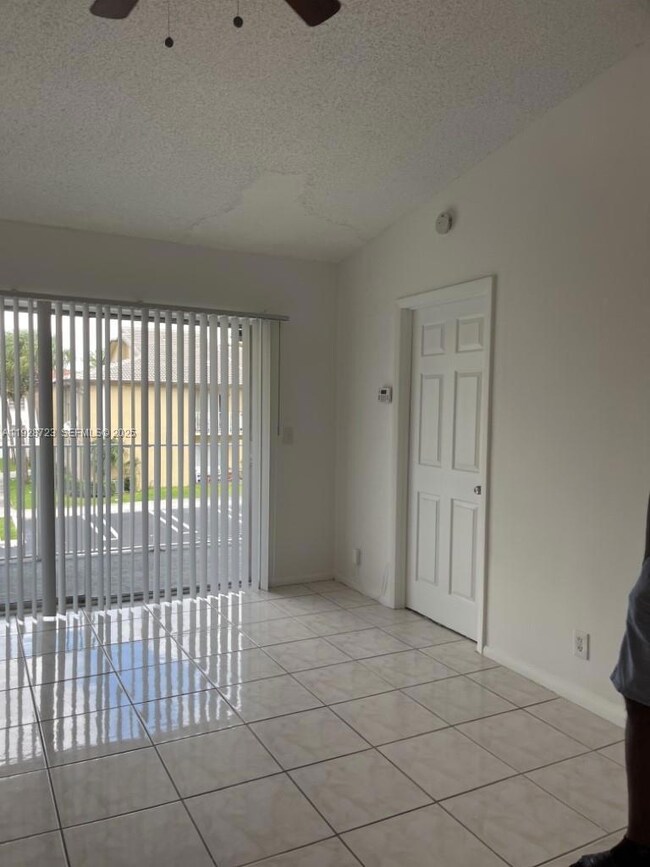 11584 NW 44th St unit 11584, Coral Springs, FL 33065 - photo 4