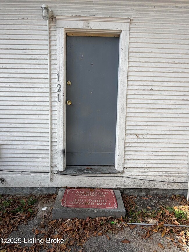 121 Boston Ct, Louisville, KY 40212 - photo 5
