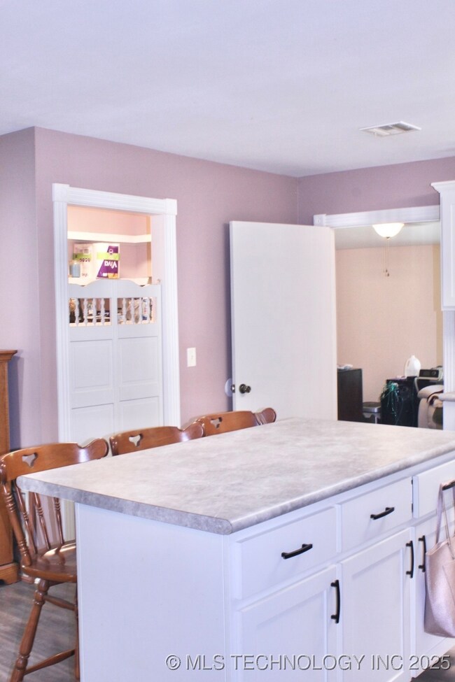 1005 N Osage St, Chouteau, OK 74337 - photo 6