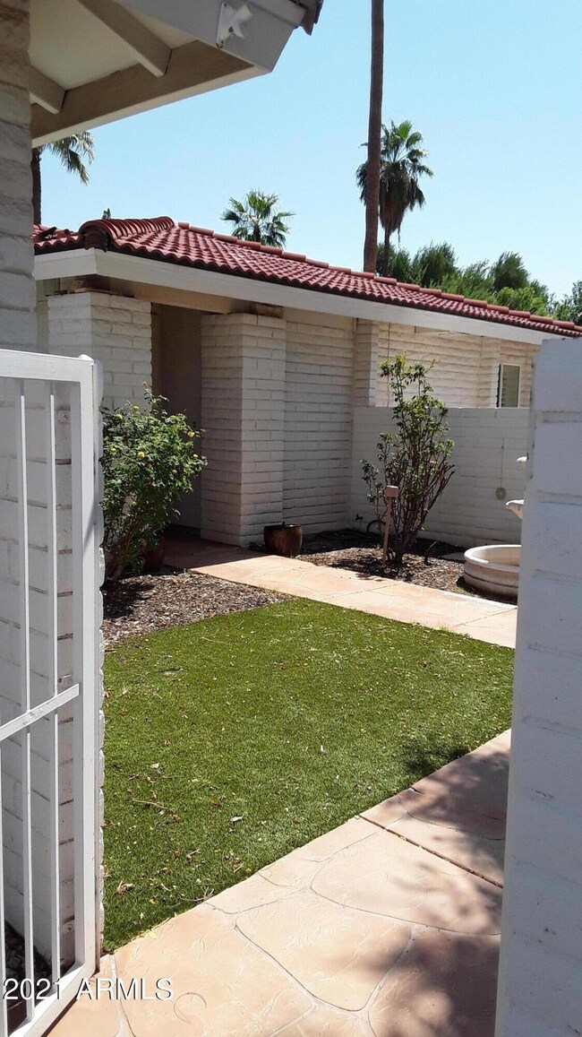 7019 courtyard