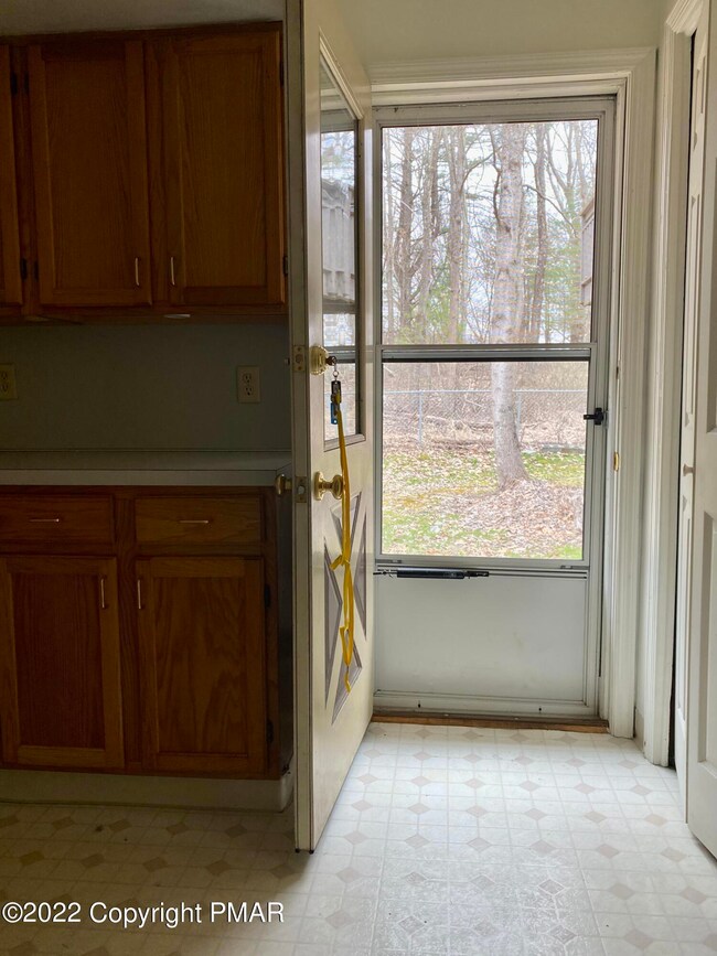 165 Neyhart Rd unit C, Stroudsburg, PA 18360 - photo 5