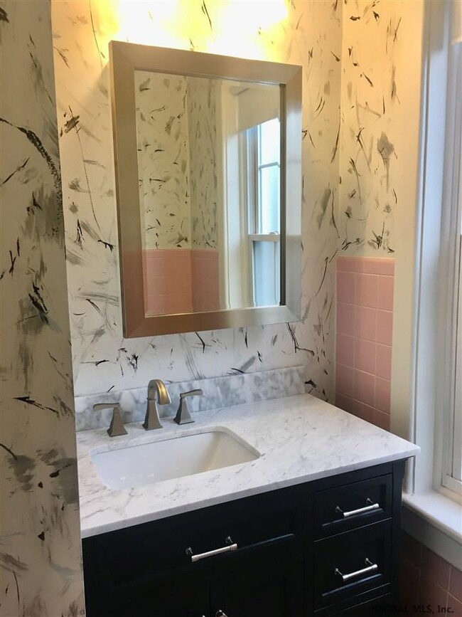 21 Park St unit 1st floor, Saratoga Springs, NY 12866 - photo 6