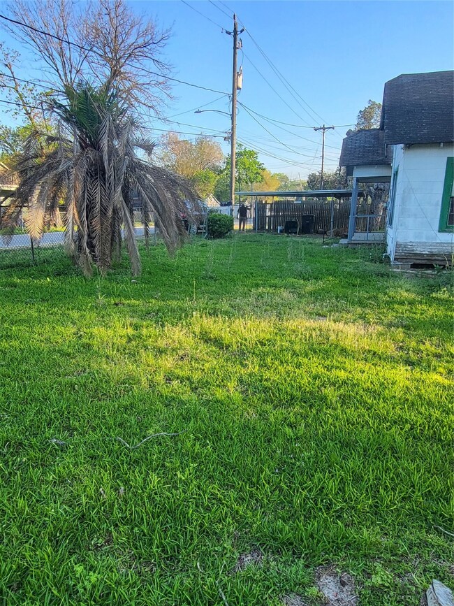 6815 Donlen St, Houston, TX 77022 - photo 5