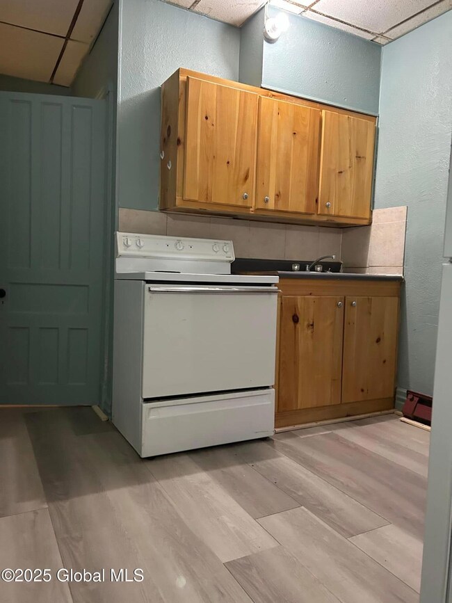 860 Eastern Ave, Schenectady, NY 12308 - photo 3