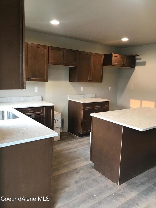 5728 Lujack kitchen view 2