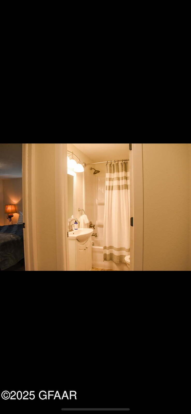 517 7th St SE, Devils Lake, ND 58301 - photo 6