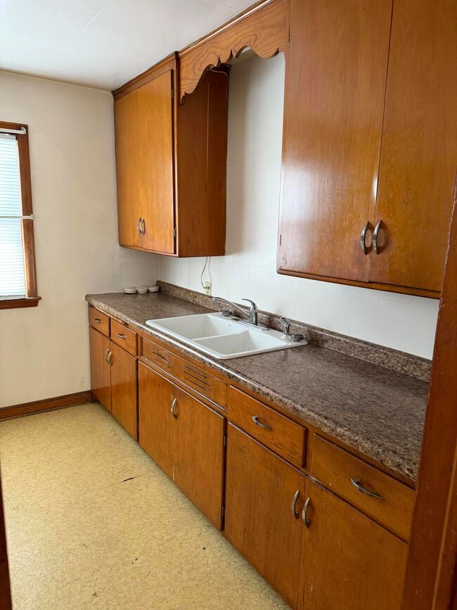 6100 W Lisbon Ave, Milwaukee, WI 53210 - photo 7