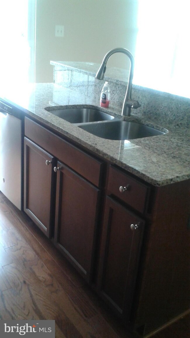 8704 Sagebrush Ln, Laurel, MD 20724 - photo 4