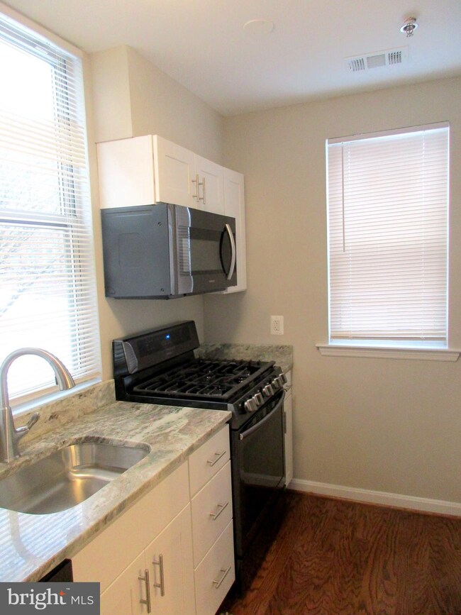 2411 20th St NW unit 12, Washington, DC 20009 - photo 4