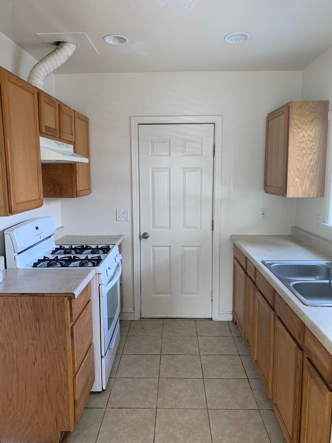 o- Kitchen