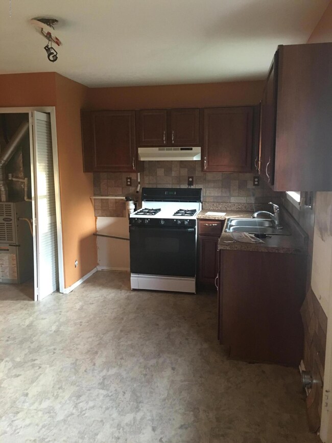 7729 Rochelle Rd, Louisville, KY 40228 - photo 6