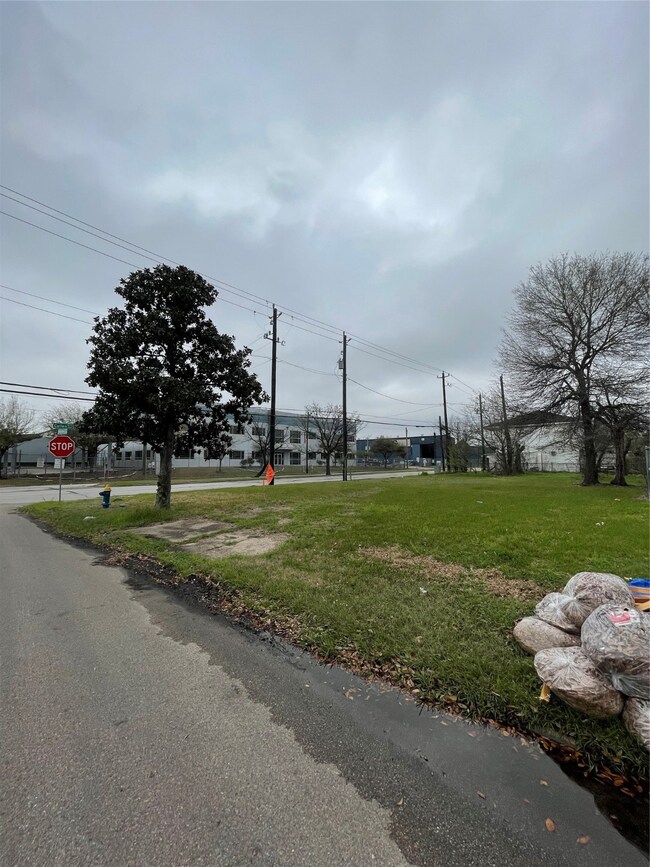 4501 Keystone St, Houston, TX 77021 - photo 2