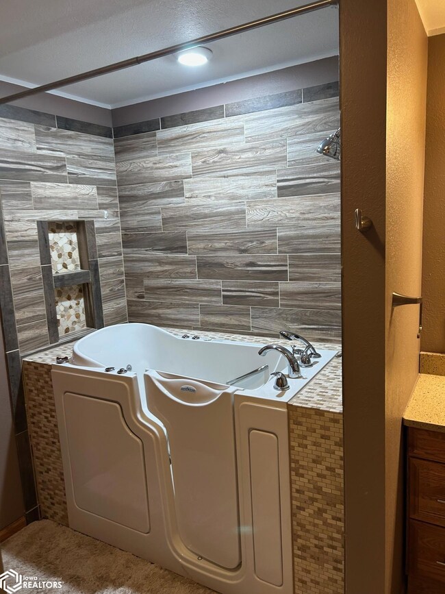 202 S Cedar Ave, Graettinger, IA 51342 - photo 7