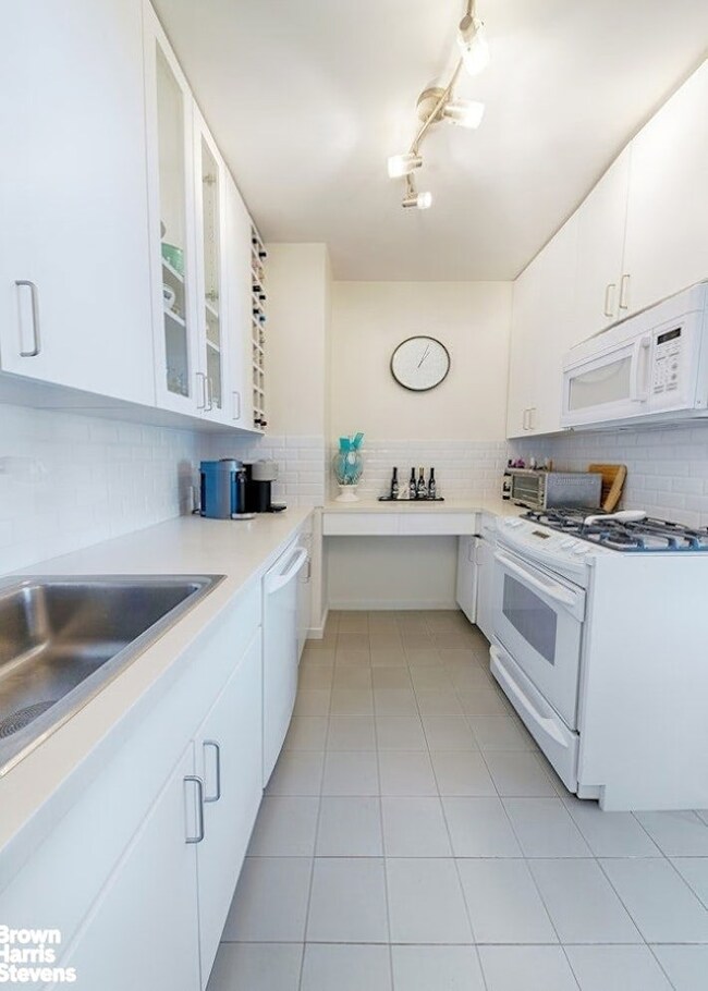 Excelsior Apartments unit 32C, New York, NY 10022 - photo 6