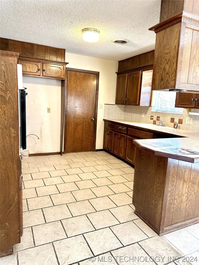 3141 Woodside Dr, Ardmore, OK 73401 - photo 4