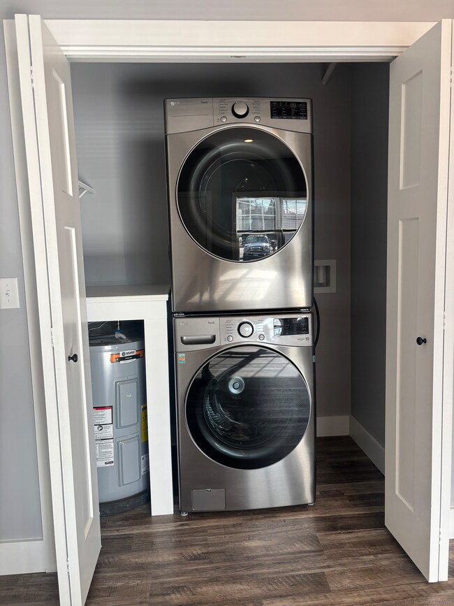 303 Norwich-New London Turnpike unit M, Montville, CT 06382 - photo 6