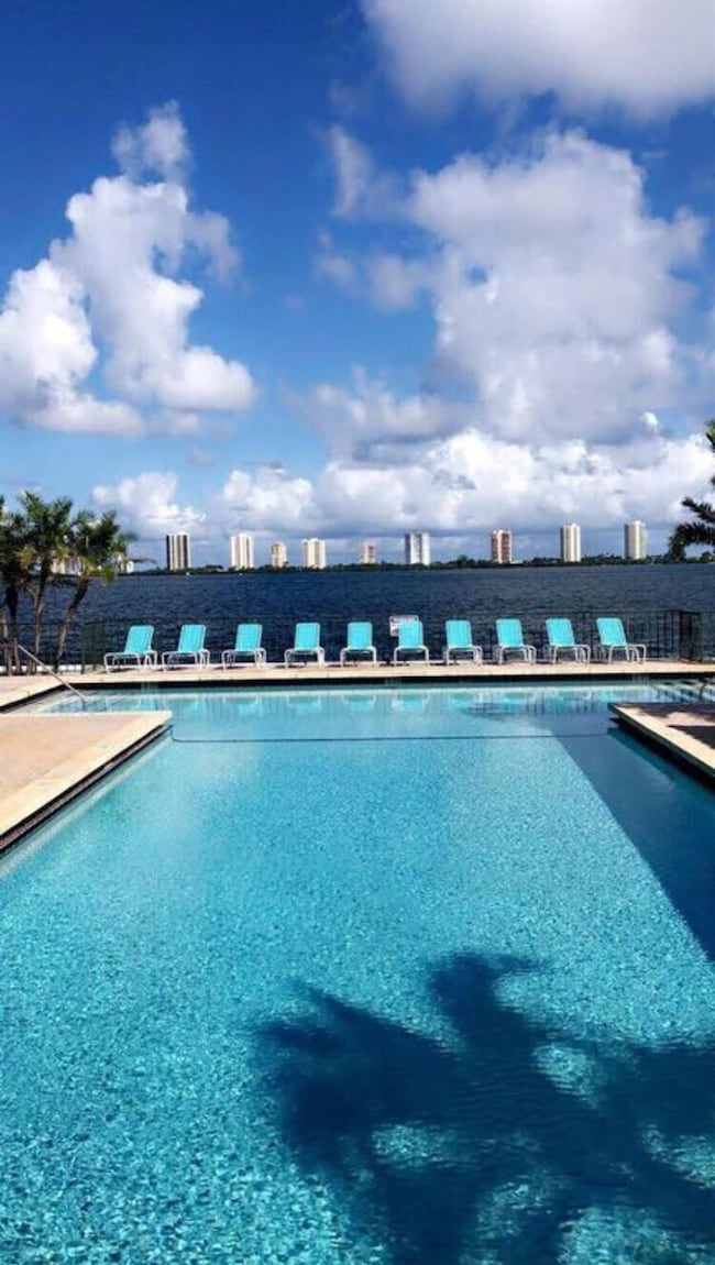 1010 Lake Shore Dr unit 103, West Palm Beach, FL 33403 - photo 2
