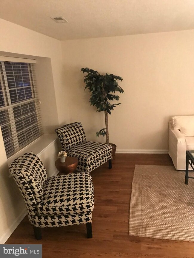 15641 Ambiance Dr, North Potomac, MD 20878 - photo 5