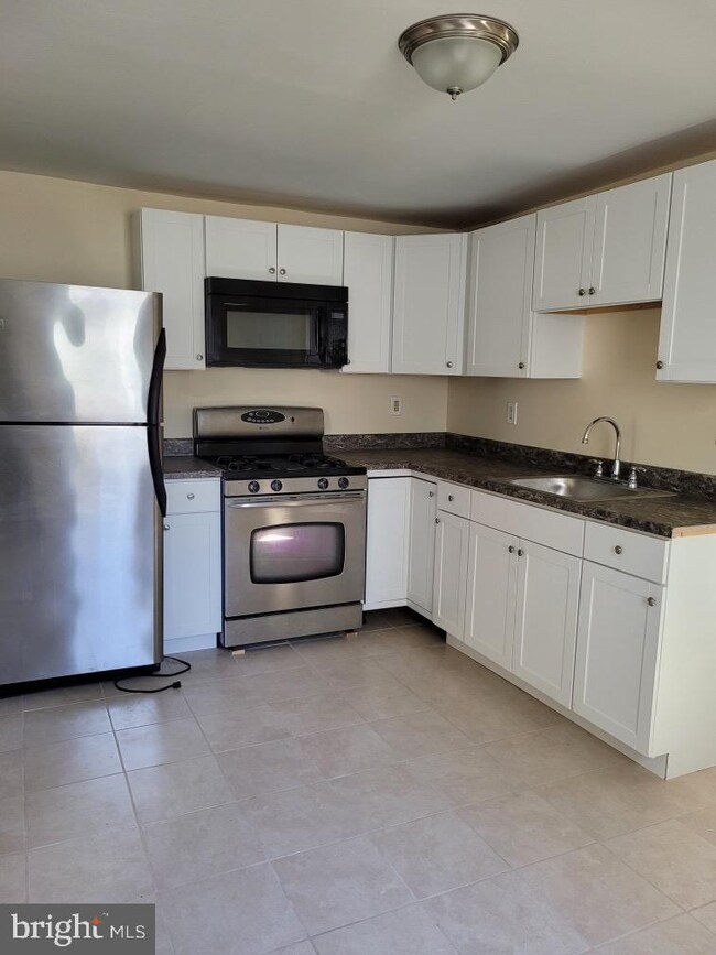 310 Broad St, Beverly, NJ 08010 - photo 7