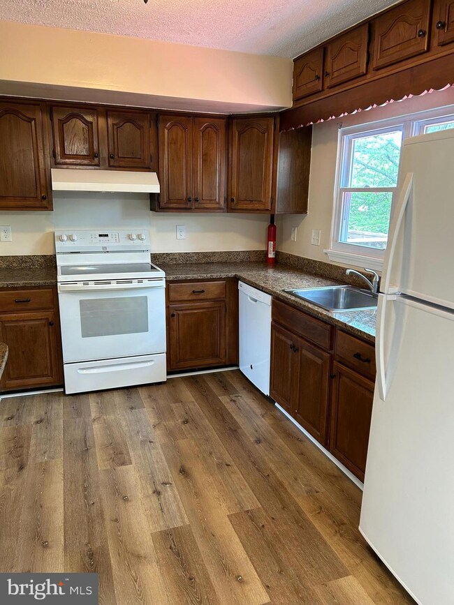 18111 Kitchen House Ct, Germantown, MD 20874 - photo 3