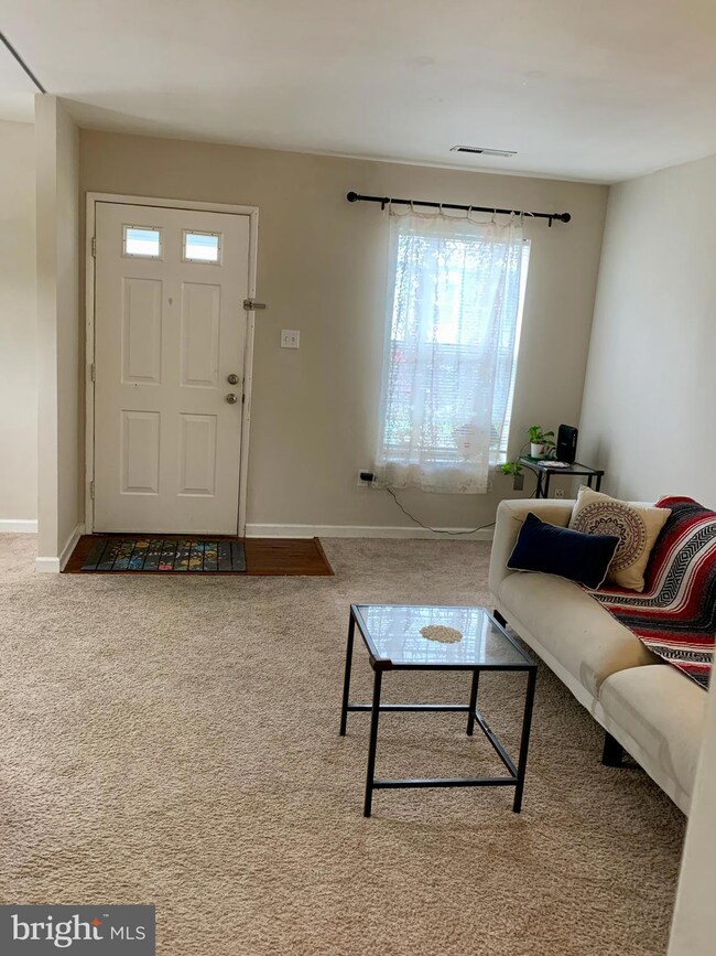 559 W Diamond Ave, Gaithersburg, MD 20877 - photo 2