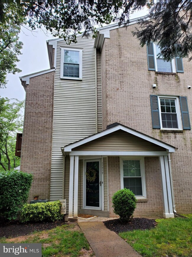 11712 Scooter Ln unit 20, Fairfax, VA 22030 - photo 3