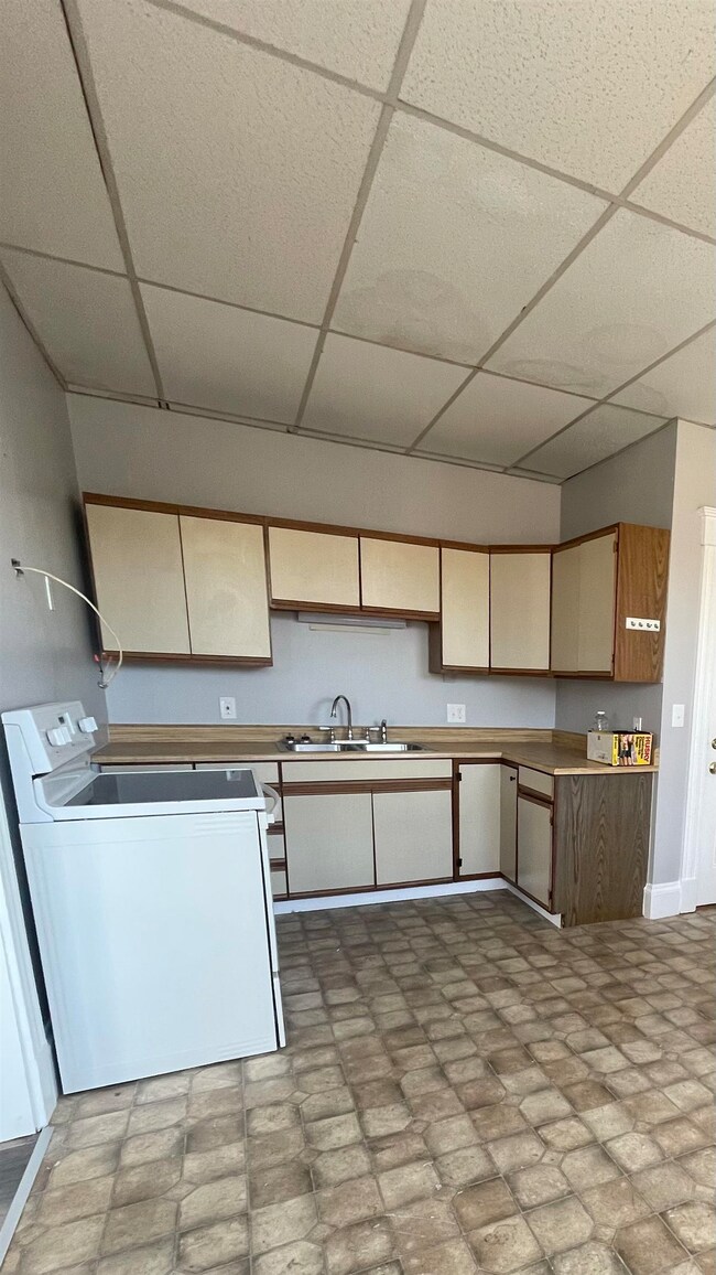 300 Main St unit 4D, Tilton, NH 03276 - photo 2