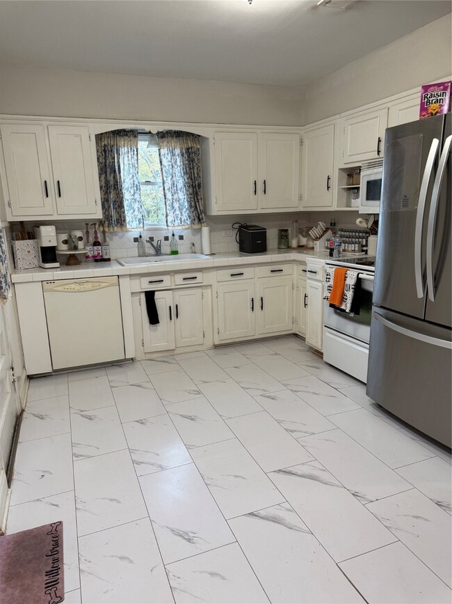 1107 W Cedar St, Coleman, TX 76834 - photo 7