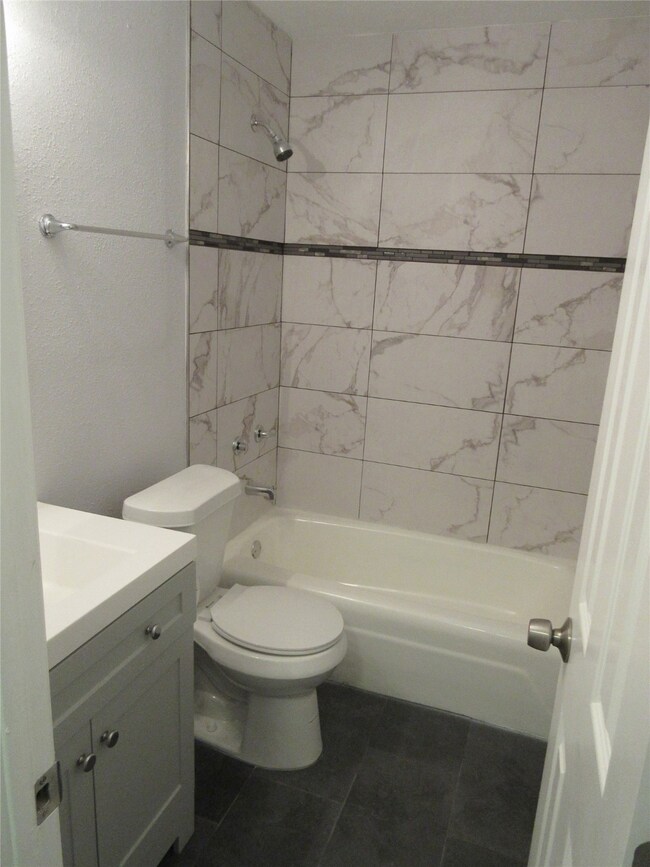 7719 Hirsch Rd unit B, Houston, TX 77016 - photo 7