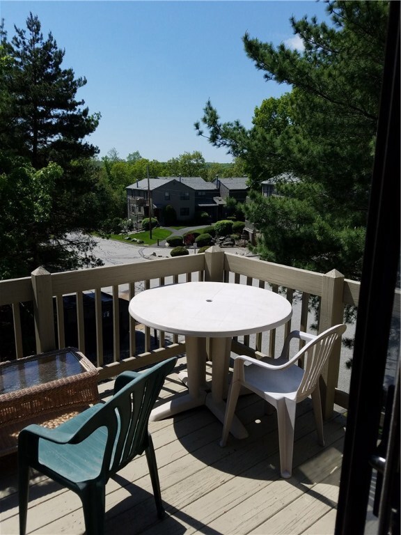 502 Pinewood Dr, Smithfield, RI 02917 - photo 3