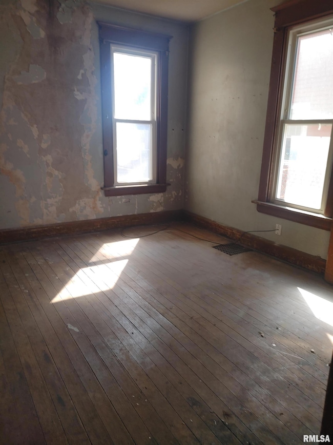 2020 Dixwell St, Davenport, IA 52802 - photo 4