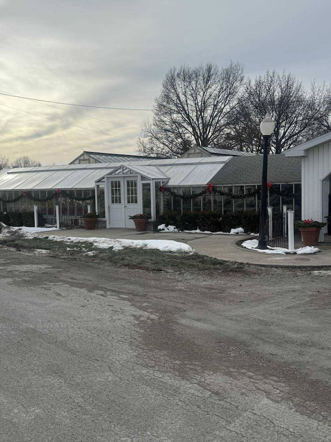 517 Grand Ave, Roodhouse, IL 62082 - photo 2