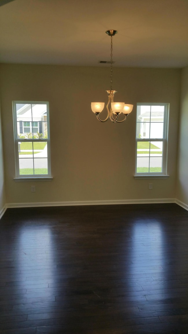 SPACIOUS EATING AREA