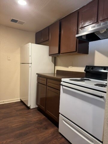 Another view of kitchen
